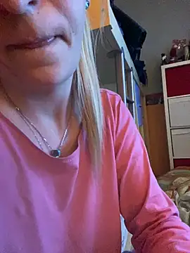 Snapshot of ToAnWTW chatting on 02.19.25 ToAnWTW online show from 02.19.25