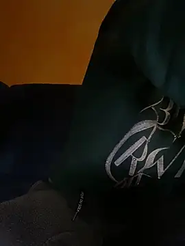 Snapshot of ToAnWTW chatting on 10.31.25 ToAnWTW online show from 10.31.25