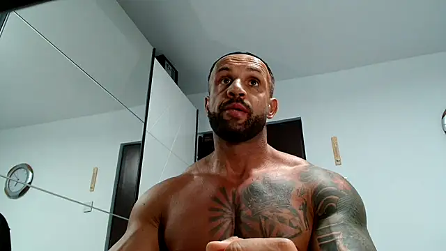 Magnificmuscles89 online show from 11.22.25