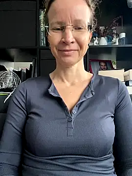 AnnikaRose online show from 10.24.25