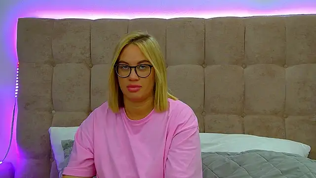 MariaNeumann online show from 11.12.25