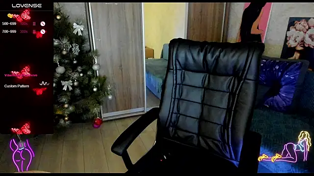 Snapshot of _NigoNika chatting on 12.21.24 NigoNika online show from 12.21.24