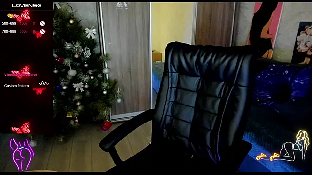 Snapshot of _NigoNika chatting on 12.23.24 NigoNika online show from 12.23.24
