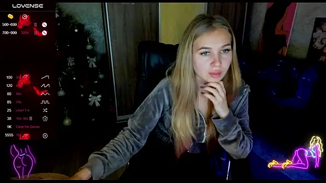 Snapshot of _NigoNika chatting on 12.28.24 NigoNika online show from 12.28.24