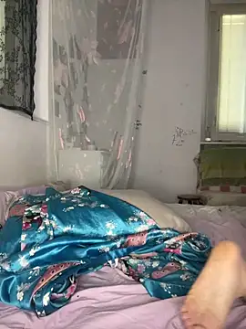 giuli zerozero online show from 04.14.26