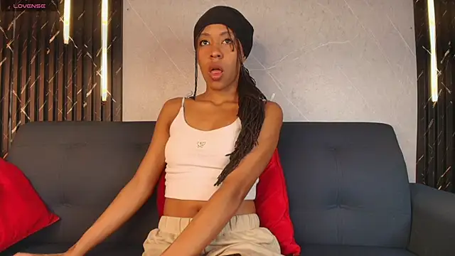 Snapshot of Kloe_Suarez_ chatting on 01.27.25 Kloe Suarez  online show from 01.27.25