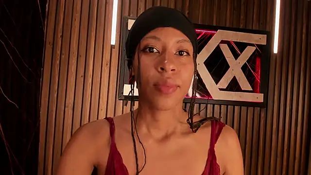 Snapshot of Kloe_Suarez_ chatting on 02.02.25 Kloe Suarez  online show from 02.02.25