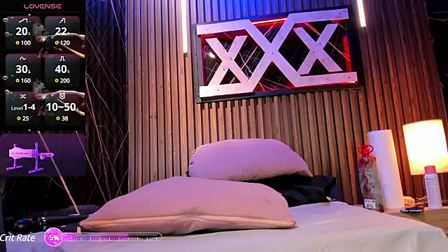 Snapshot of Kloe_Suarez_ chatting on 02.14.25 Kloe Suarez  online show from 02.14.25