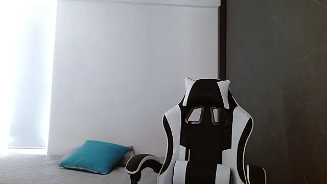 Snapshot of scarleth_xue chatting on 10.17.25 scarleth xue online show from 10.17.25