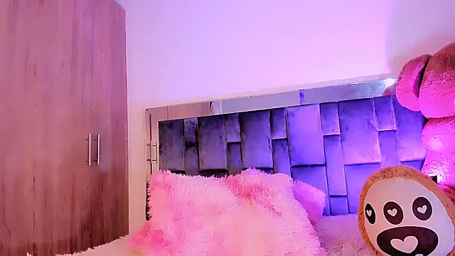 Vianca Chanel online show from 01.16.25