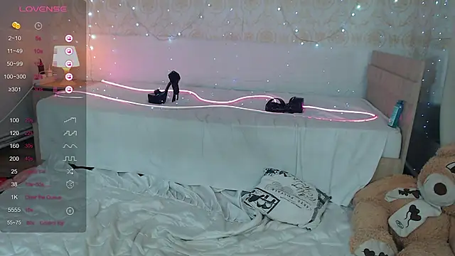 Snapshot of Alice_here chatting on 02.27.25 Alice here online show from 02.27.25