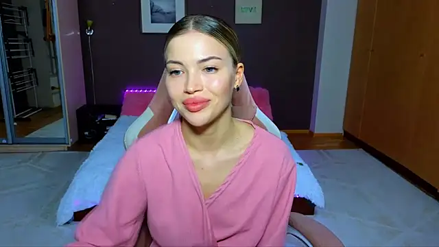 EmmyMills online show from 02.24.25