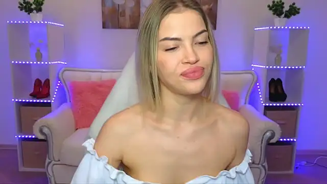 EmmyMills online show from 11.29.25