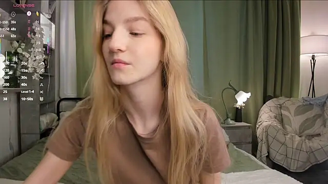 Snapshot of YuNabif chatting on 10.20.25 YuNabif online show from 10.20.25