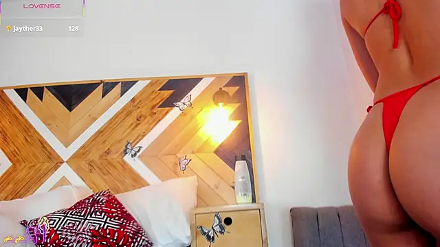 Snapshot of Kathaleiya_Ozz chatting on 10.17.25 Kathaleiya Ozz online show from 10.17.25