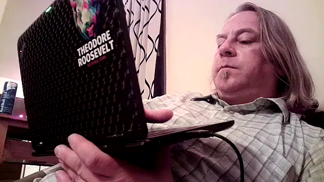 Snapshot of Mic_Oxinner chatting on 12.06.24 Mic Oxinner online show from 12.06.24