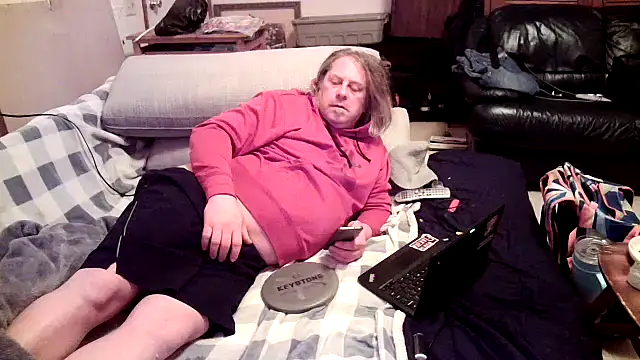 Snapshot of Mic_Oxinner chatting on 12.16.24 Mic Oxinner online show from 12.16.24