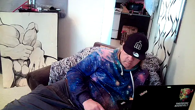 Snapshot of Mic_Oxinner chatting on 01.01.25 Mic Oxinner online show from 01.01.25