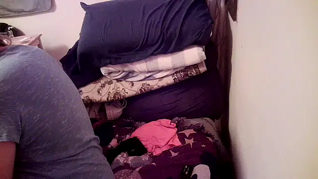 Snapshot of Mic_Oxinner chatting on 01.06.25 Mic Oxinner online show from 01.06.25