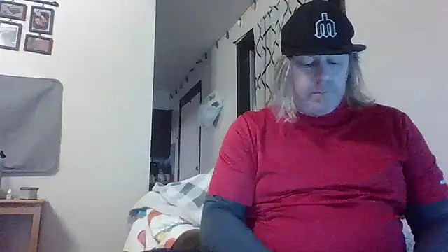 Snapshot of Mic_Oxinner chatting on 01.13.25 Mic Oxinner online show from 01.13.25