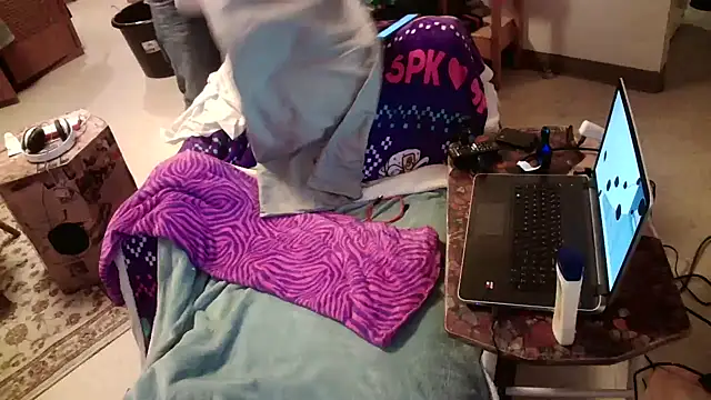 Snapshot of Mic_Oxinner chatting on 01.15.25 Mic Oxinner online show from 01.15.25