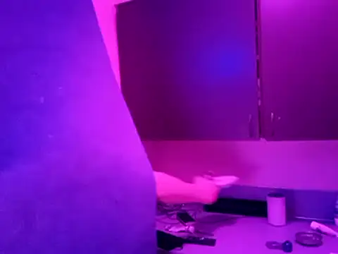 Snapshot of Mic_Oxinner chatting on 01.29.25 Mic Oxinner online show from 01.29.25