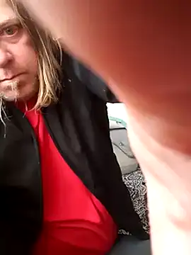 Snapshot of Mic_Oxinner chatting on 02.04.25 Mic Oxinner online show from 02.04.25