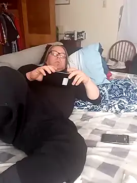 Snapshot of Mic_Oxinner chatting on 02.14.25 Mic Oxinner online show from 02.14.25