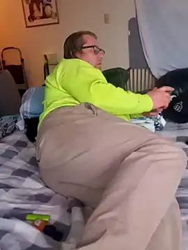 Snapshot of Mic_Oxinner chatting on 02.16.25 Mic Oxinner online show from 02.16.25