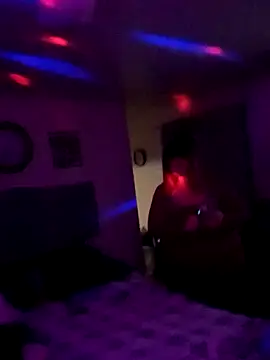 Snapshot of Mic_Oxinner chatting on 02.20.25 Mic Oxinner online show from 02.20.25