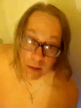 Snapshot of Mic_Oxinner chatting on 03.04.25 Mic Oxinner online show from 03.04.25