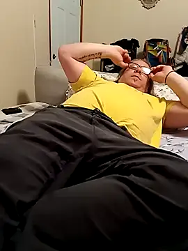 Snapshot of Mic_Oxinner chatting on 03.13.25 Mic Oxinner online show from 03.13.25