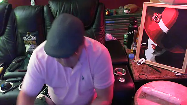 Snapshot of Mic_Oxinner chatting on 09.16.25 Mic Oxinner online show from 09.16.25