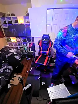 Snapshot of Mic_Oxinner chatting on 09.18.25 Mic Oxinner online show from 09.18.25