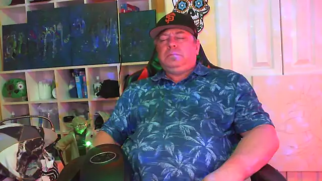 Snapshot of Mic_Oxinner chatting on 09.21.25 Mic Oxinner online show from 09.21.25