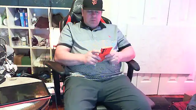 Snapshot of Mic_Oxinner chatting on 09.22.25 Mic Oxinner online show from 09.22.25