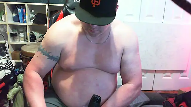 Snapshot of Mic_Oxinner chatting on 09.22.25 Mic Oxinner online show from 09.22.25