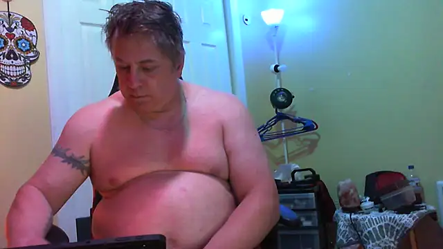 Snapshot of Mic_Oxinner chatting on 09.29.25 Mic Oxinner online show from 09.29.25