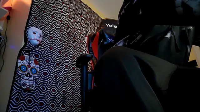 Snapshot of Mic_Oxinner chatting on 10.03.25 Mic Oxinner online show from 10.03.25