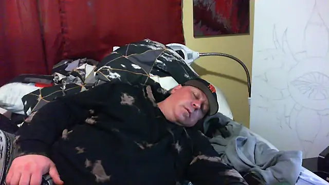 Snapshot of Mic_Oxinner chatting on 10.11.25 Mic Oxinner online show from 10.11.25