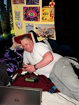 Snapshot of Mic_Oxinner chatting on 05.20.26 Mic Oxinner online show from 05.20.26