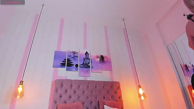 Sophia turneer online show from 01.23.25