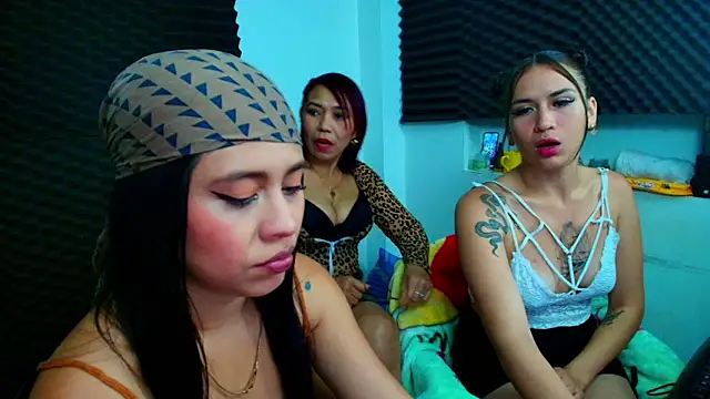 Snapshot of dannamomcerrat chatting on 01.21.25 dannamomcerrat online show from 01.21.25