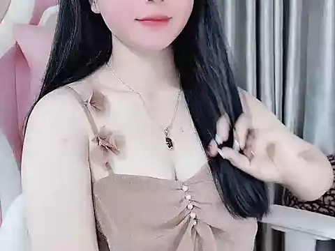 Snapshot of _Lygn__ chatting on 12.17.24 Lygn online show from 12.17.24