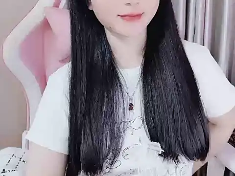 Snapshot of _Lygn__ chatting on 12.19.24 Lygn online show from 12.19.24