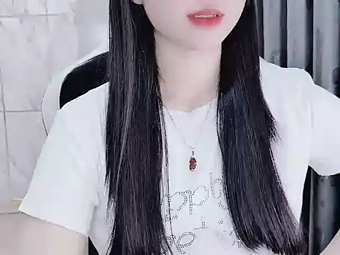 Snapshot of _Lygn__ chatting on 01.06.25 Lygn online show from 01.06.25