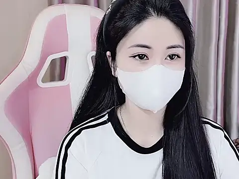 Snapshot of _Lygn__ chatting on 02.19.25 Lygn online show from 02.19.25