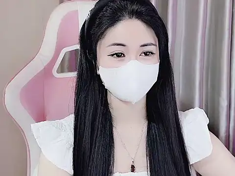 Snapshot of _Lygn__ chatting on 02.19.25 Lygn online show from 02.19.25