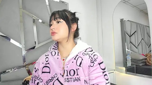 Catherinee69 x online show from 10.18.25