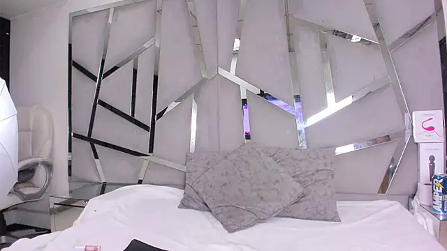 Catherinee69 x online show from 10.30.25